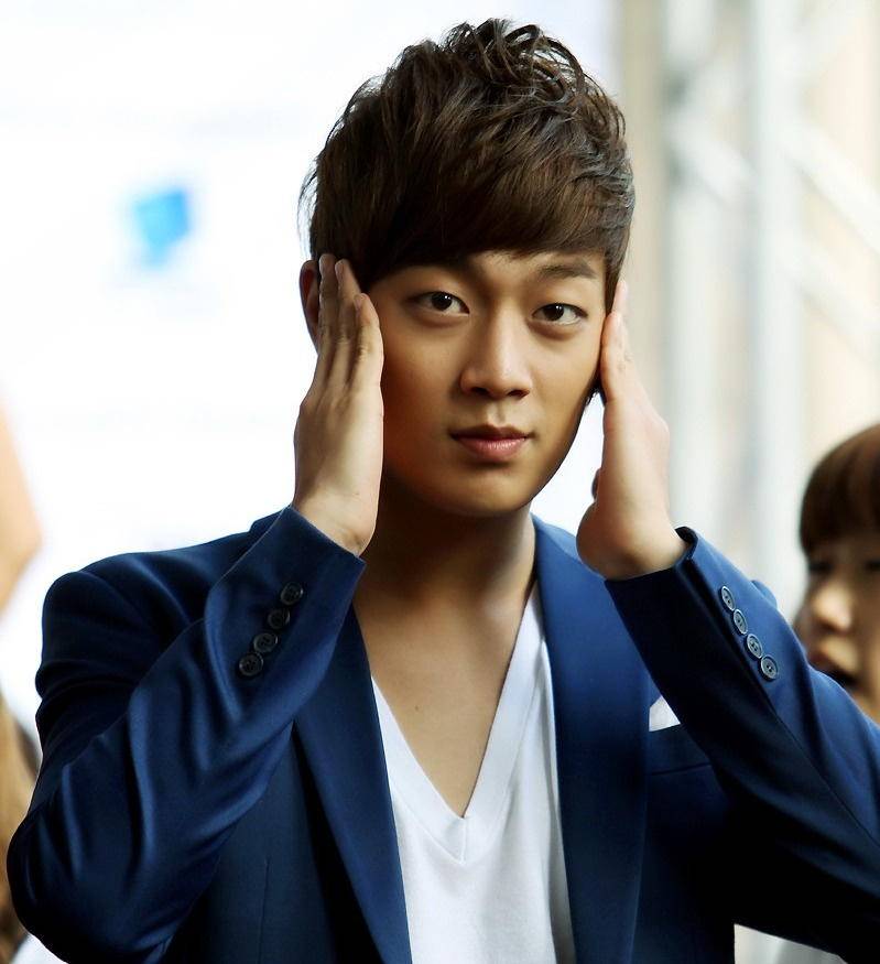 Yoon Doo-joon (윤두준)'s gallery