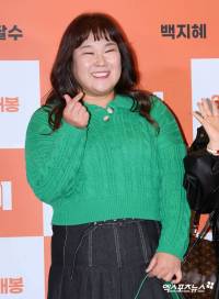 Kim Min-kyung-V