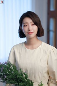 Lee Bom-so-ri