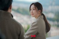 [Photos] New Stills Added for the Korean Drama "The Midnight Romance in Hagwon"