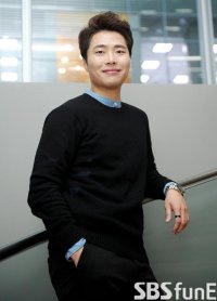 Yoon Ji-wook