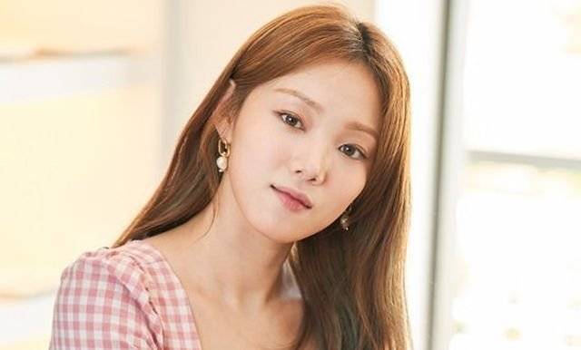 640px x 386px - Interview] 'Miss and Mrs. Cops' Lee Sung-kyung, 'Lucky to Have the  Opportunities' @ HanCinema