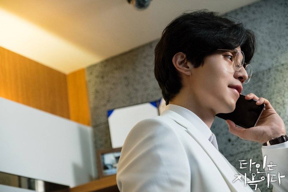 Photos] New Stills and Behind the Scenes Images Added for the Korean Drama ' Strangers From Hell