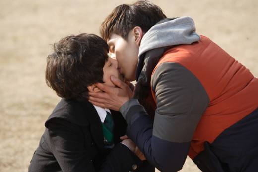 Spoiler] 'Wild Romance' Lee Si-young and Lee Dong-wook share a first kiss  at last @ HanCinema