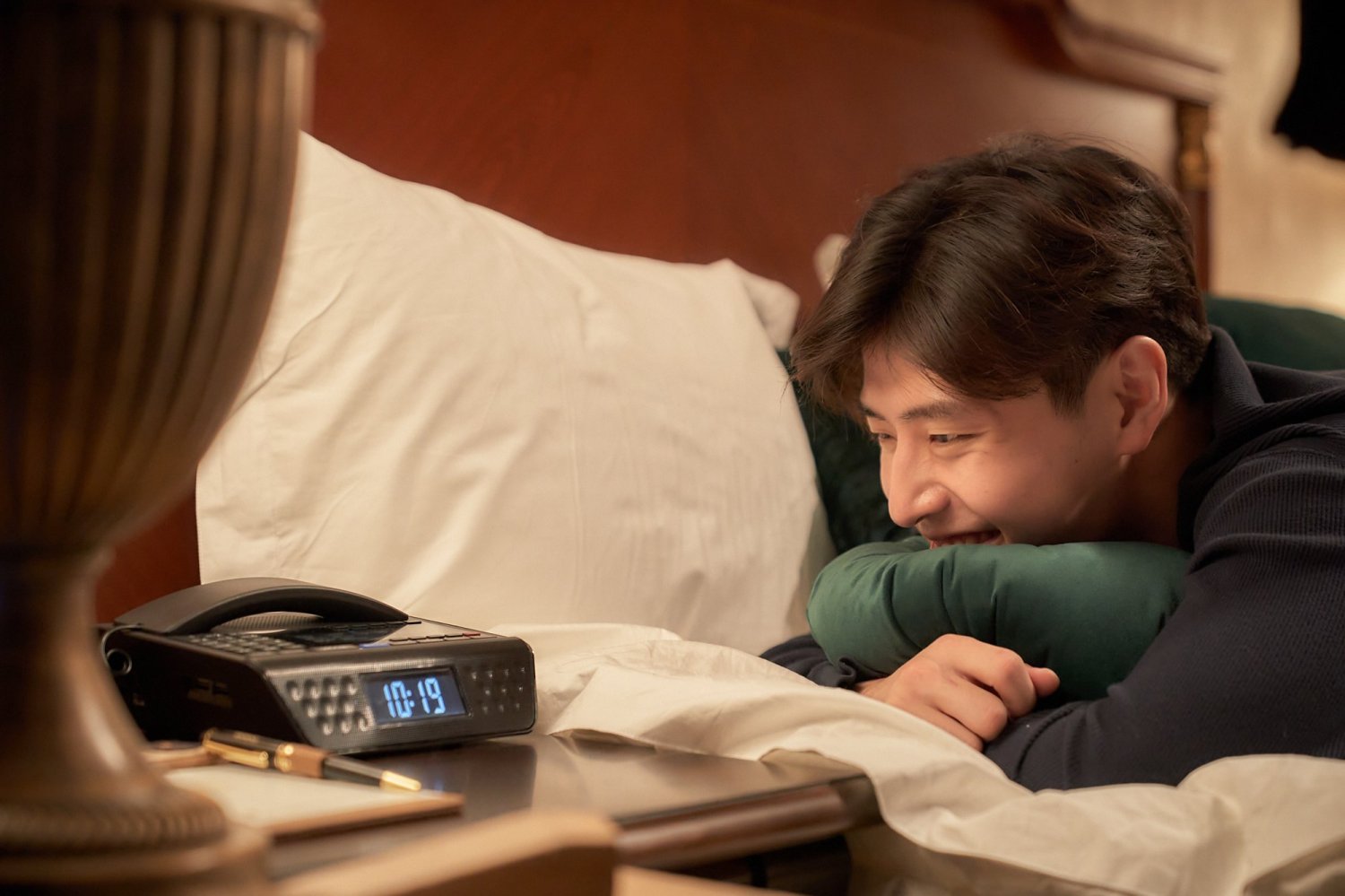 [Photos] New Stills Added for the Upcoming Korean Movie 'A Year-End