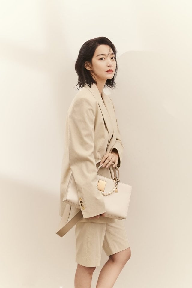 [HanCinema's News] Shin Min-ah Appears in New Handbag Advertising ...