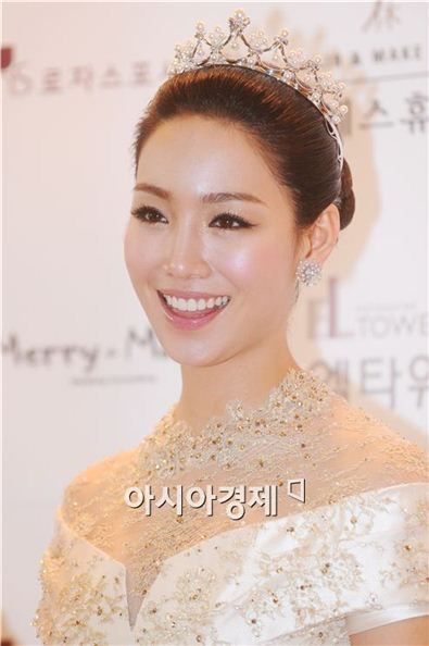 Actress Lee Yu-ri gets married @ HanCinema