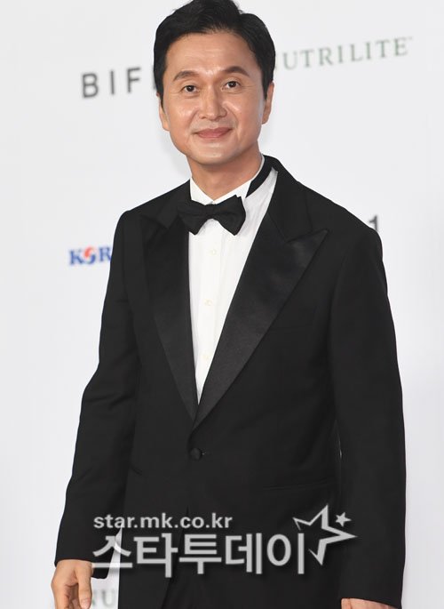 Jang Hyun-Sung – Movies, Bio and Lists on MUBI