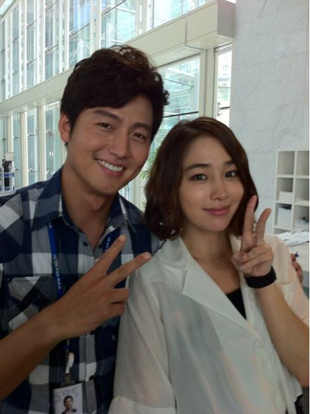 Lee Jung-jin reveals picture of girlfriend... Lee Min-jung? @ HanCinema