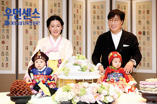Lee Young-ae and Jeong Ho-yeong twin's first birthday party @ HanCinema