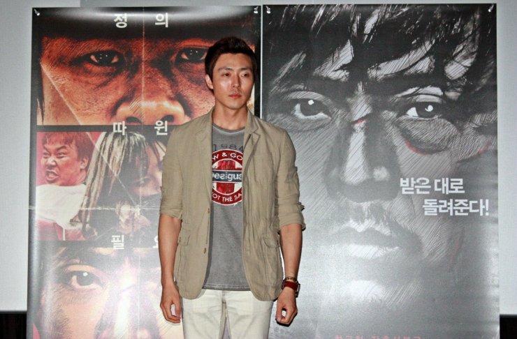 Bloody Fight in Iron-Rock Valley (Korean Movie, 2011, 철암계곡의 혈투) @ HanCinema