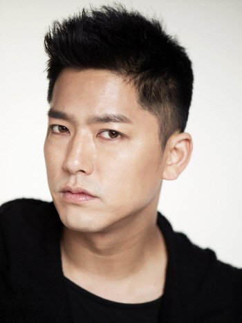 Lee Yong-woo - Photo Gallery (이용우) @ HanCinema