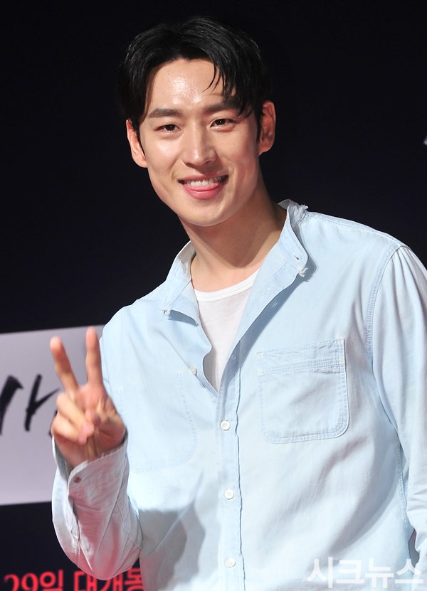 Lee Je-hoon (이제훈) @ HanCinema