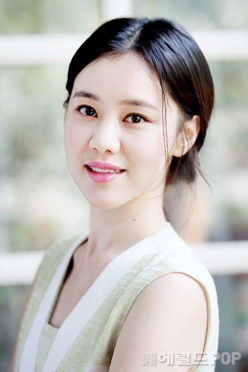 Ye won. Kim ye-won (actress, born 1987). Kim ye-won (actress, born 1987) биография.