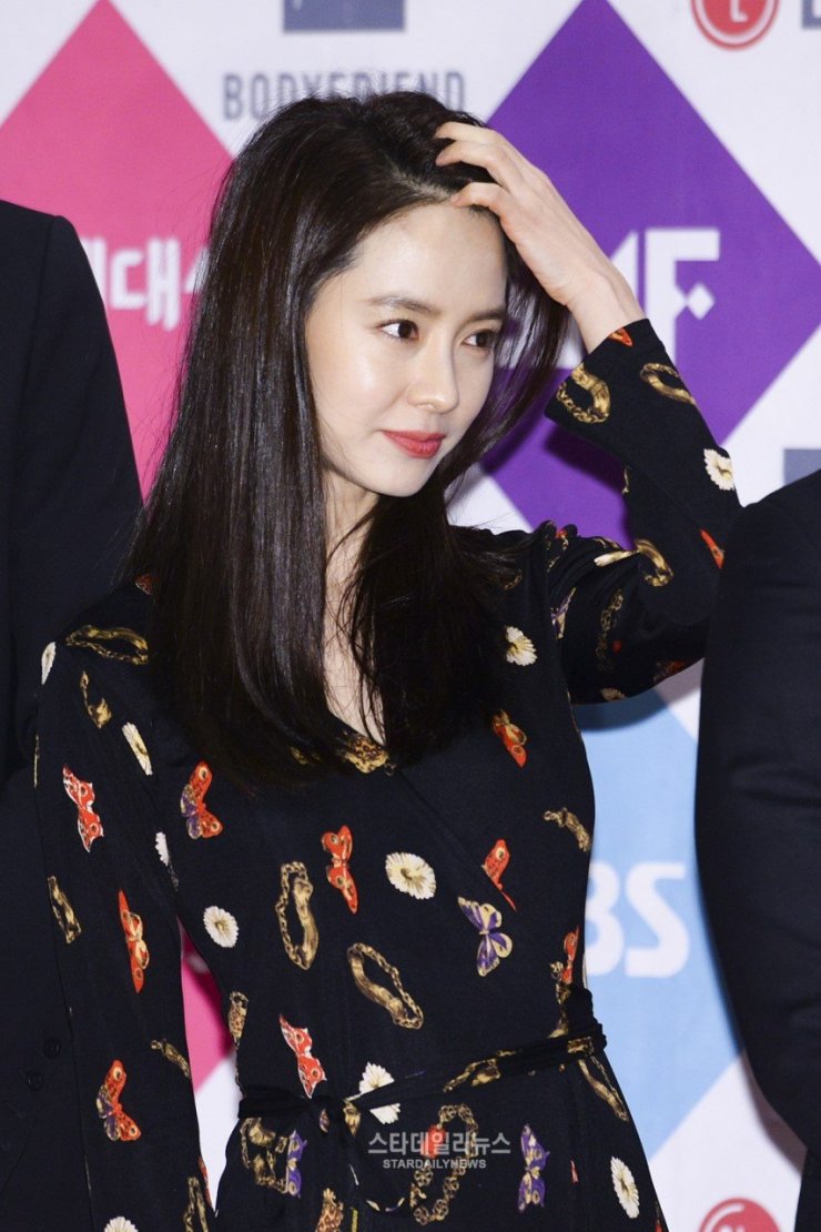 Song Ji-hyo (송지효, Korean actress) @ HanCinema :: The Korean Movie and Drama Database