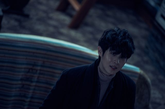 [Photos] A New, Dark Side of Choi Wooshik shown in Stills for 