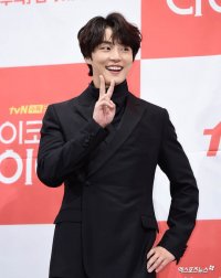 Yoon Si-yoon