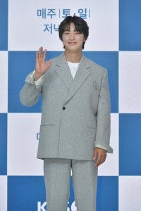 Yoon Si-yoon