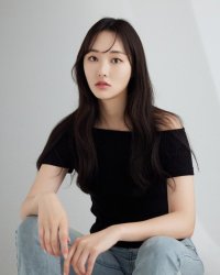 Son Ji-young