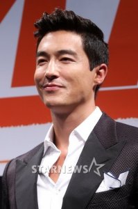 Daniel Henney