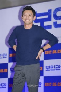 Hwang Jung-min